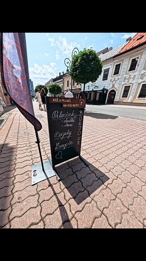 🥞 Bonjour palacinky — palacinky ako doma priamo v srdci Banskej Bystrice! 🌟 Ak ste ešte neboli na Dolnej 35, je najvyšší čas to napraviť! Pripravujeme tu palacinky, ktoré chutia ako domáce — jemné, voňavé a s neuveriteľnými náplňami: sladké s nugátom, tvarohom, džemom a ovocím , alebo aj slané so šunkou, syrom a slaninou. 😍 ✨ Prečo nás navštíviť? ✔ Centrum mesta, útulná atmosféra ✔ Palacinky ako od babičky — s láskou a starostlivosťou ✔ Široký výber chutných náplní ✔ Donášku cez Wolt, Bolt a 