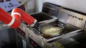 [INTERVIEW] A dream made of fried chicken and a robot arm