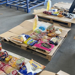 Maryam Malik | Day 1 in Jordan packing food parcels with @humanappeal @reacheveryhuman @musliminfluencerhub we will be giving these out over the next few... | Instagram