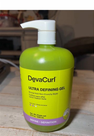 Sharing a quick look at the texture of this DevaCurl Ultra Defining Gel and how it applies. #TikTokShopPartner #curlyhair #hairgel #hairroutine #curlyhaircare @DevaCurl