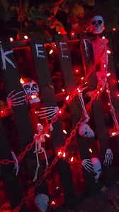 DIY Skeleton Pallet Halloween Decor 🦴🎃 #diy #craft #skeleton #halloween