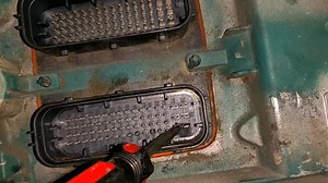 Volvo D13 no crank , no start/ bad ECM replacement, full video on the link below: https://youtu.be/mWYOfODgV2o #fe4 #fuse #volvo #d13 | Trucks&Trailers maintenance and repair