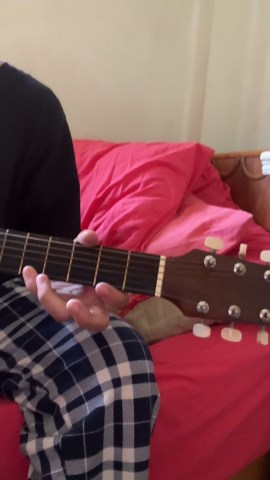 I am struggling in stretching my four fingers and can’t reach more frets