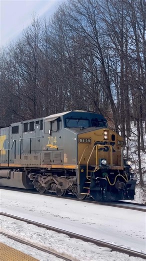 Insane hornshow from CSX M418! #csx #csxtransportation #trains