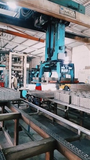 Heavy Blocks Cubed in Seconds #smartblockline #concreteblocks #manufacturing