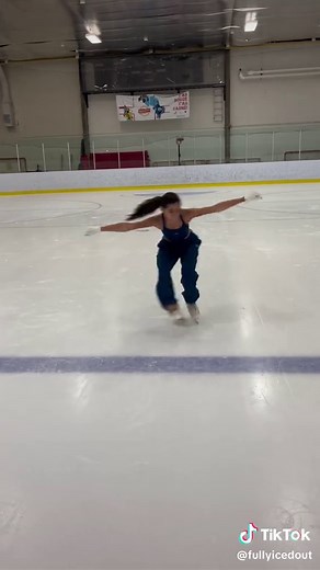 good enough, right? 😃 spin by @candeloroofficiel . . . #figureskating #sitspin #skater #iceskating #olympics #candeloro #edea #axel #winter #edeaskates #edeaicefly #spin #pretzelspin #icedance