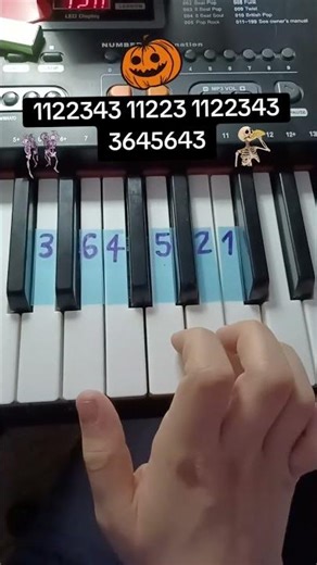 Spooky Scary Skeletons 💀☠️🎶 #linuskeyboard #piano #pianotutorial #tutorial