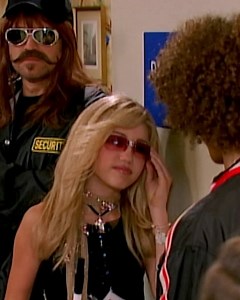 4.3M views · 76K reactions | We'd be starstruck meeting a Disney Legend too 朗 . . . : Hannah Montana | Disney Channel | Facebook