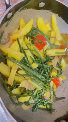 Did you know fiddle head fern with potatoes makes Best Curry??😱