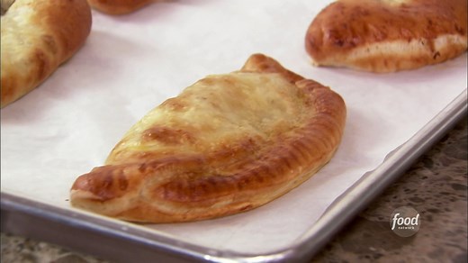 15K views · 403 reactions | Recipe of the Day: The Pioneer Woman - Ree Drummond's Easy Calzones 朗 Get the recipe: https://foodtv.com/3U5a0I5 | Food Network | Facebook