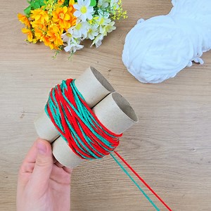 Brilliant idea with toilet paper roll and yarns so easy and cheap | Hobby Knitting