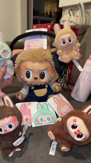 it’s the labubus world we live in 🥹 #stickers #stickershop #peekersticker #dada #labubu #labubuthemonsters #labubus #labubuhaveaseat #xyzbca #fyp