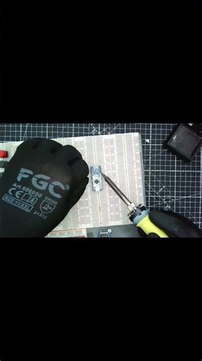 Saldatura dei pin su Arduino Nano