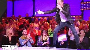 Quand Benjamin Castaldi m'invite sur le plateau de Touche Pas à Mon Poste (TPMP) sur C8 pour parler de mon livre #SurLaRouteAvecJohnny, il ne s'attend pas à ça ! Regardez... | Greg Zlap