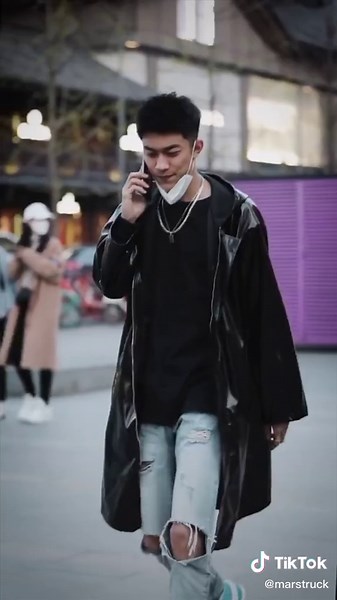 Chinese Street Fashion: Trendy Outfits for Men on Douyin