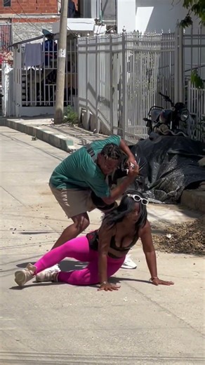 No quiso dinero💸 y se arrastró🤣🤣 #parati #humor #shortsviral #shorts