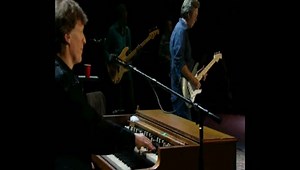 Steve Winwood Eric Clapton Little Wing Hendrix Live in Madison Square Garden 2009avi