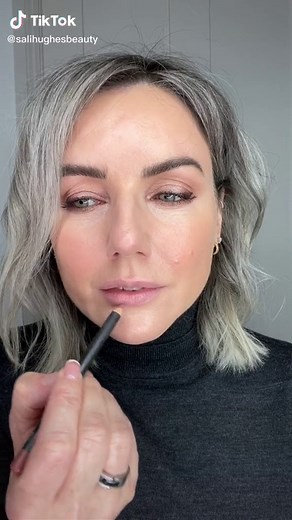 Easy, quick fuller lips hack. Pencil here is @maccosmeticsuk Subculture. #thinlips #lipliner #beautyhacks #liphack #over40beauty #beauty #beautytips