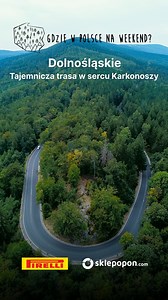 Czy to najpiękniejsza trasa w Polsce? Droga Sudecka została wybudowana w latach 30, posiadala walory widokowe, ale i militarne - we fragmentach znajdują się chodniki minerskie, które miały służyć do wysadzenia drogi w powietrze. Jest tu zakręt śmierci, a po drodze wiele punktów wartych zobaczenia - od podziemi po wodospady. To już kolejna trasa, jaka pokazuje we współpracy ze sklepopon.com i oponami Pirelli. Kliknij w bio i sprawdź resztę tras oraz konkurs, w którym wygrania jest aż 16 razy - v