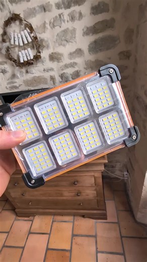 Projecteur Led recharge solaire avec batterie intégrée de 6000mah, plusieurs modes d'éclairage #projecteur #randonnee #eclairage #voyage