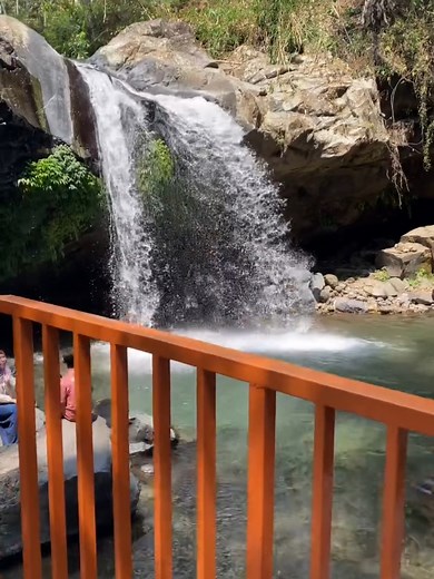 Kalau ke Gondang, sempetin main ke sini, deket kok dari jaman raya, dari parkiran juga cuma 5 menit jalanny, - - - Repost. @anwarbinsabit Lokasi. Curug Panglebur Gongso, desa Gondang, kec. Limbangan, kab. Kendal #kendal #explorekendal #curug #waterfall #curugpangleburgongso #gondang #limbangan #wisata #airterjun #fyp