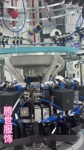 circle knitting machine working
