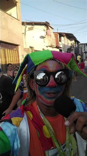 clown in tutu at Planalto Pici in the musical chairs game