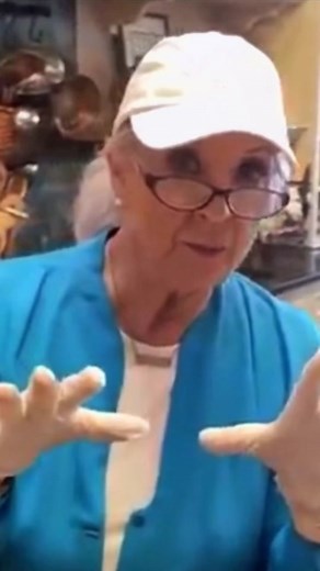 🐶🐕🦴🐾 #pauladeen#pauladeens#foodnetwork#cooking#baking