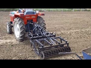 Ciągniczek japoński KUBOTA L-185D z kultywatorem. www.akant-ogrody.pl