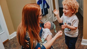 2-year-old Arkansas boy thrilled to meet his baby brother for first time during coronavirus crisis