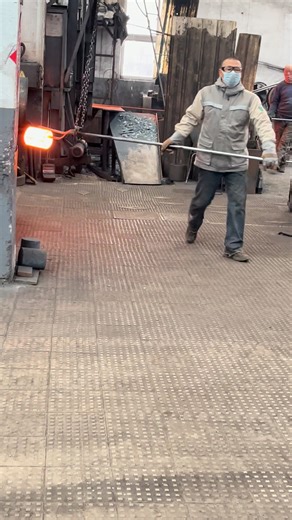 Inside the factory Red-Hot Forging Process – Bearing Factory Workers in Action #process #forging #fblifestyle #stamping #blacksmith | TIM inside the factory