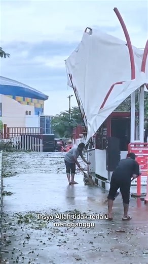 Rudy Susmanto on Instagram: "Tak Ada Satupun Yang Terjadi Di Muka Bumi Ini Kecuali Atas Izin Allah SWT...Hari Ini Terjadi Bencana Puting Beliung Di Gelora Pakansari..Terima Kasih Kepada Seluruh Pihak Yang Telah Bergerak Cepat. Alhamdulillah, Akses Kini Kembali Terbuka Dan Pohon-Pohon Tumbang Berhasil Ditangani Berkat Kolaborasi Dan Gotong Royong. Semoga Allah SWT Memudahkan Setiap Ikhtiar Yang Kita Lakukan. Keselamatan Masyarakat Menjadi Prioritas Utama Kami... SALAM BOGOR ISTIMEWA 🇲🇨 KUTA UDA