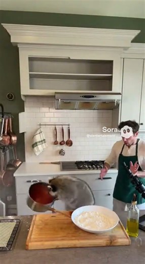 Too many cooks in the kitchen. 🥣🐾