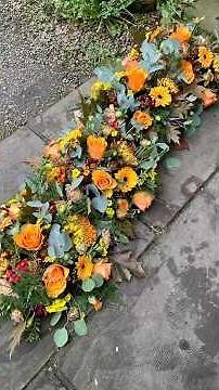 Creating a sustainable funeral spray using 4 posy arrangements #floraltribute #ecoflorist #florist