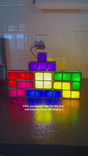 These LED magic blocks light up as you stack them, so you can create a different look every time. Perfect for desks, nightstands, or anyone who loves cozy lighting with a playful twist. One of those things you buy “just to try” and end up obsessed with. #ledlights #coolstuff