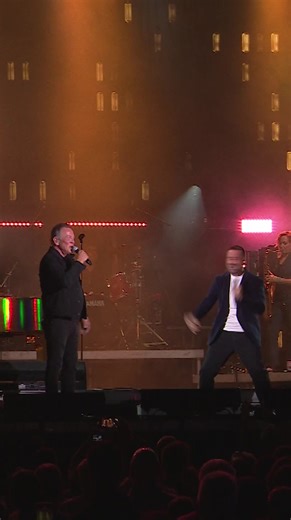 David Corriveau en spectacle à Drummondville! Révélé à l’international avec un golden buzzer à La France a un incroyable talent, David Corriveau s’impose comme l’un des imitateurs les plus impressionnants de sa génération. Avec des millions de vues en ligne, il fait revivre les grandes voix d’hier et d’aujourd’hui… à lui seul.💫🎶 📍 Maison des arts Desjardins - Drummondville 📅 19 février à 20 h Un spectacle énergique, accessible et rassembleur, où l’imitation rencontre la musique et le plaisir