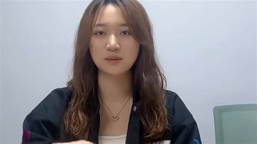 卡西欧E-W220W电子词典，轻薄便携设计，内置多部权威词典，支持单词跳查与生词本功能，助力高效学习。