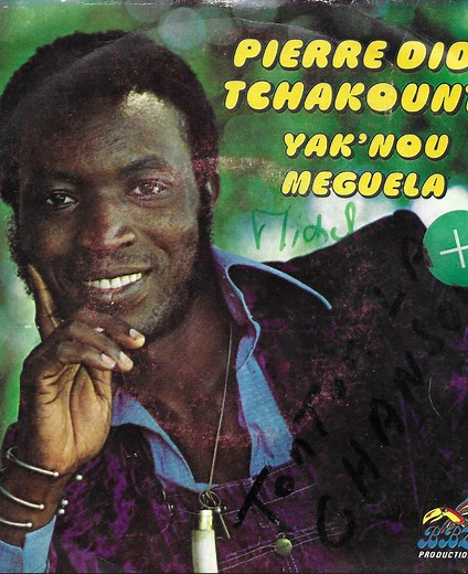 EXTRAIT DU FILM AFRICAN FEVER (1985), Un film musical culte réalisé par Alphonse Beni, produit par Fank Films Cameroun. Tourné entre Douala et Yaoundé, ce projet unique célèbre la richesse musicale africaine à travers une mise en scène rythmée et colorée. L’objectif étant de mettre en lumière les talents d’Afrique dans un festival fictif. Artistes présents : Sam Fan Thomas, Eko Roosevelt, Nkotti François, François Missè Ngoh, Douleur, Anne Marie Ndzié, Douleur, Sallé John, Emile Kangue, Moni Bil