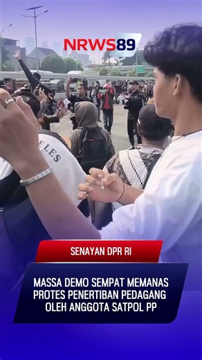 SATPOL PP MINTA PEDAGANG TINGGALKAN AREA