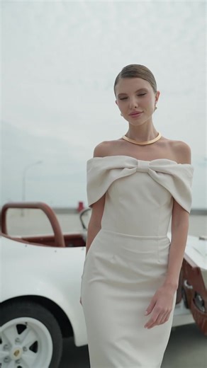 📌Сукня міді Арт 552 📌Забарвлення - чорний, кремовий, електрик, бордовий 📌Розміри - xs, s, m, l 📌Тканина - костюмна креп діагональ преміум класу 📌Щільна корсетна основа, вшиті стрічки з ригаліну 📌Довжина виробу - 112см 📌Довжина спідниці - 85см 📌Висота корсету - 27см 📌Вартість 2 120 #сукняукраїна #сукнякиїв #сукня #сукнявечірня #вечірнясукнякиїв