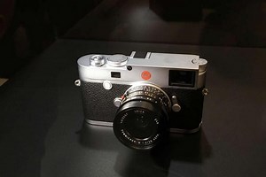Leica unveils compact flagship M10 camera
