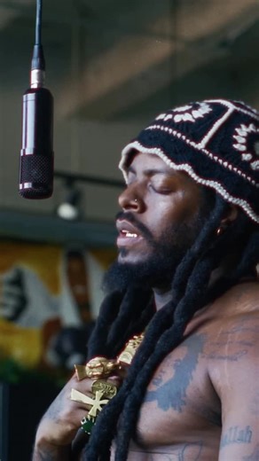 AJ McQueen on Instagram: "“You probably heard about my past and things I used to do, and all the ones that didn’t last and who I used to do” poetic thoughts over this classic Jon B joint Tag @officialjonb for me. What’s your favorite line? - New mixtape OUT NOW with 19 of my classic remixes on it. (Comment MIXTAPE and I’ll send you the link). - My sophomore album “When We Evolve” is OUT NOW (Comment) “ALBUM” and I’ll dm you the link.) - Go stream my first album “Sorry Ma, I Was Distracted” avail