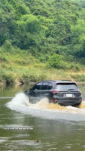 Thử thách cầm Subaru Forester 2026 lội qua sông #shorts