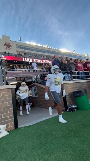 20K views · 618 reactions | HERE COME THE YELLOW JACKETS #StingEm  | Georgia Tech Football | Facebook