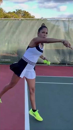 Perfect Your Tennis Serve with This Key Motion! 🎾