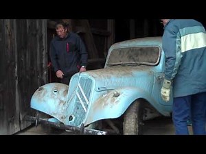 Sortie de grange d'une Citroën 11 BL 1953