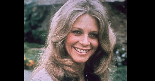 'Bionic Woman' Lindsay Wagner shares rare photos with son at 74 years old, and everyone's saying the same thing