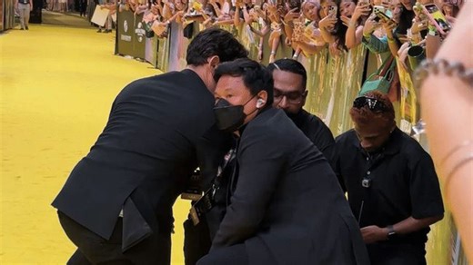 Dramatic Moment Security Grapple With Man Who Rushed at Ariana Grande