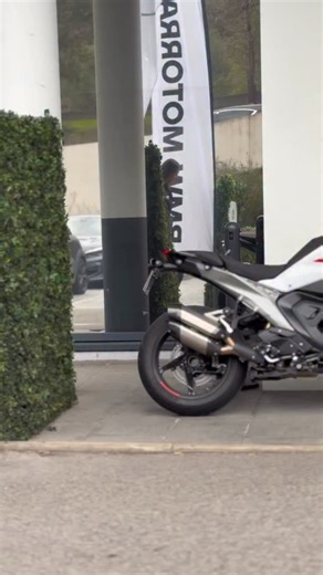 Elle a glissé toute seule jusqu’aux Journées Portes Ouvertes 🏍️…. 📆Rendez vous le 17 et 18 Janvier 📍LOUYET MOTOR - 470bis avenue de Saint-Martin - MOUGINS | Louyet Motor BMW Motorrad