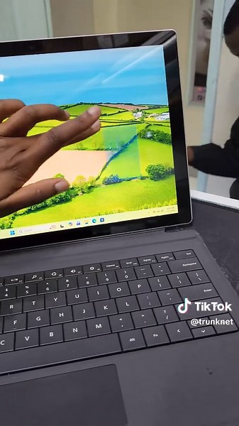 Microsoft Surface Pro 7 – Intel Core i5-1035G4 | 8GB RAM | 256GB SSD | 12.3″ Touchscreen | Windows 11 Pro ksh.55000